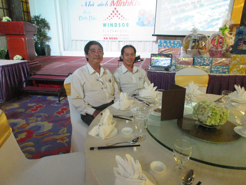 Minh khai book store