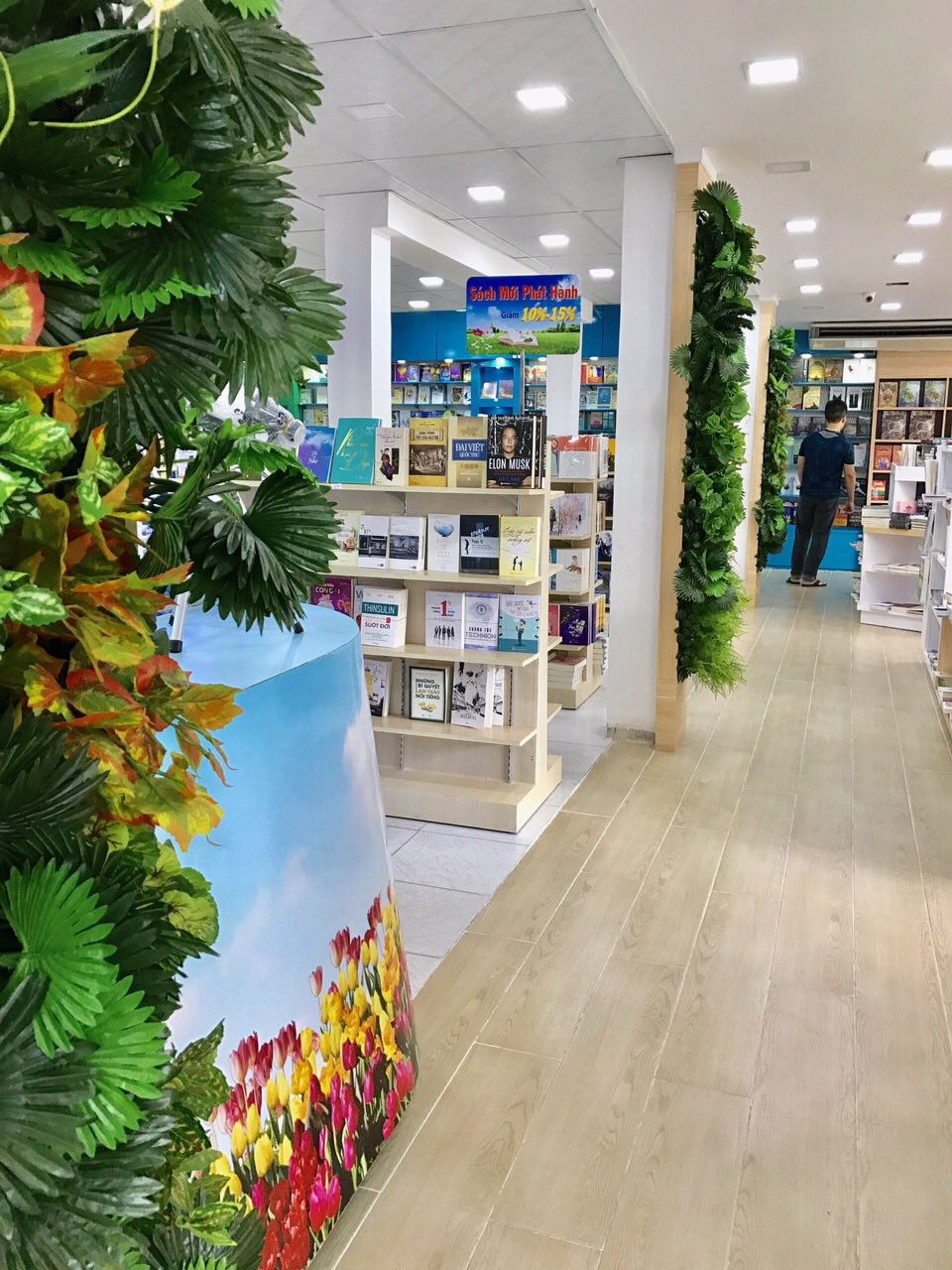 Minh khai book store