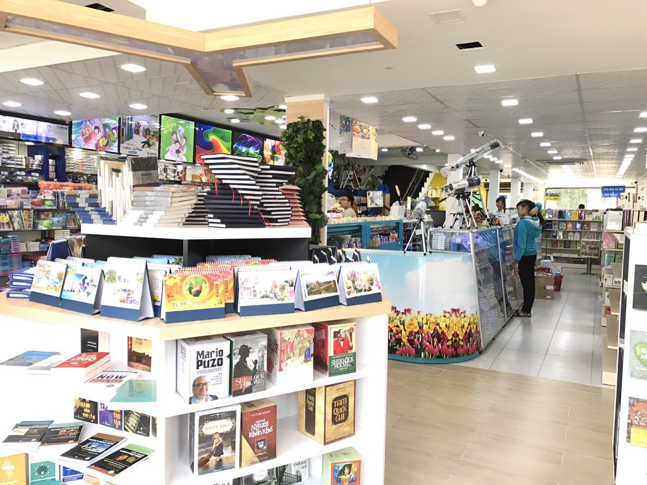 Minh khai book store
